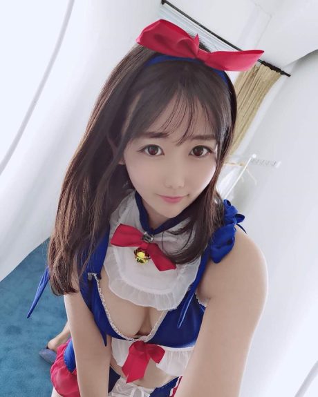 哆啦A梦COS：辣妹Tsukushi的性感演绎把我们带回童年