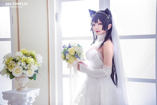 阿久AKU爱宕COS:演绎碧蓝航线婚纱中的治愈女神 阿久AKU爱宕COS:演绎碧蓝航线婚纱中的治愈女神