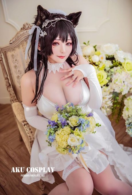 阿久AKU爱宕COS:演绎碧蓝航线婚纱中的治愈女神 阿久AKU爱宕COS:演绎碧蓝航线婚纱中的治愈女神