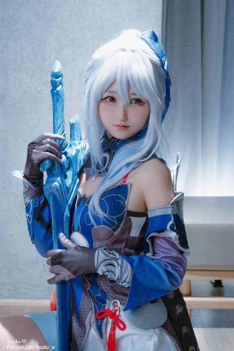 Kuuko W镜流COS:完美再现仙舟传奇的冷艳与魅惑 Kuuko W镜流COS:完美再现仙舟传奇的冷艳与魅惑