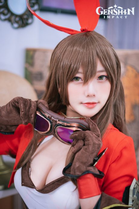 Messie Huang原神COS:演绎侦察骑士安柏的性感可爱 Messie Huang原神COS:演绎侦察骑士安柏的性感可爱