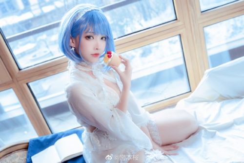 宫本桜恰巴耶夫COS：诠释碧蓝航线白骑兵的性感优雅