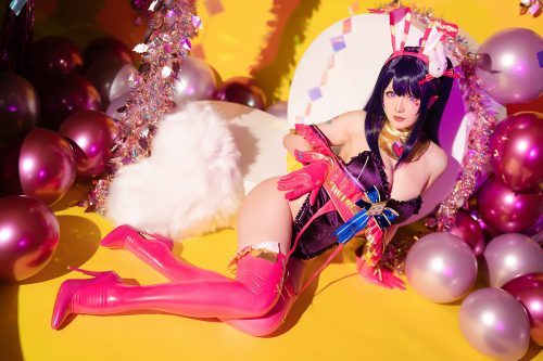 星之迟迟星野爱COS：演绎星空下兔女郎的诱惑与可爱