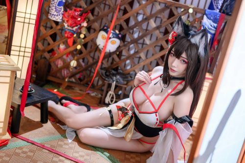 碧蓝航线雯妹不讲道理COS：演绎天城的极致魅力与诱惑