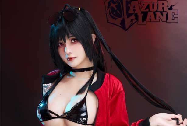 Azami碧蓝航线COS：展现赛车女王大凤的性感与独特气质