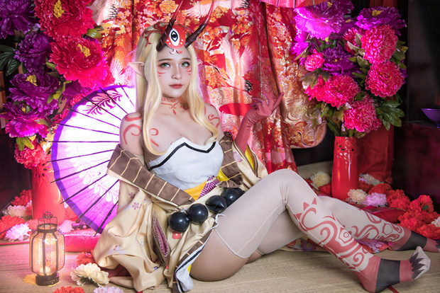 FGO茨木童子COS：Azami完美演绎性感与神秘的鬼魅气质