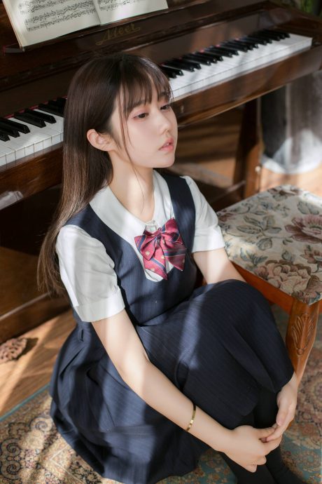 镜酱cos最新作品图集下载_镜酱静夏不知梦制服2B白色婚纱[持续更新]-cos图咖