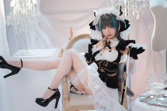 碧蓝航线面饼仙儿COS：演绎皇家猫娘柴郡的高贵与俏皮