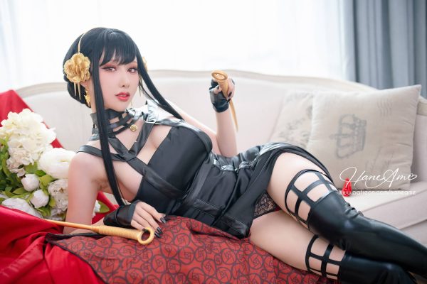 雨波HaneAme约尔福杰COS：完美演绎荆棘公主的致命诱惑