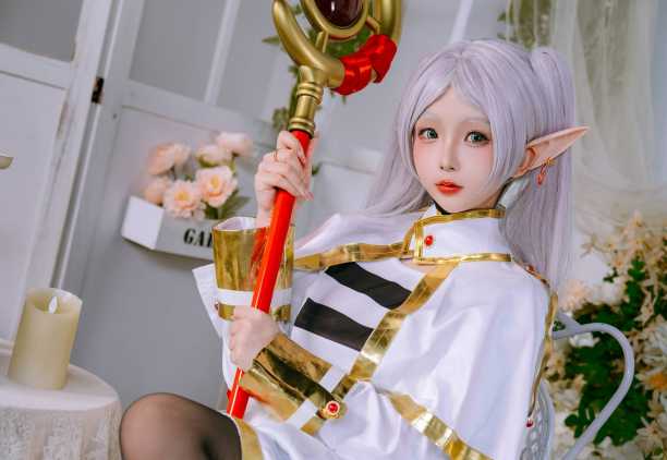 日奈娇葬送的芙莉莲COS：演绎精灵魔法使芙莉莲的神秘性感