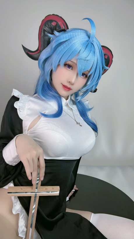 Miko酱ww原神COS:完美展现修女版甘雨的性感与温柔 Miko酱ww原神COS:完美展现修女版甘雨的性感与温柔