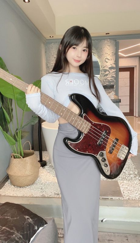 桜井宁宁吉他妹妹COS:诠释电贝斯女神的甜美与性感魅力 桜井宁宁吉他妹妹COS:诠释电贝斯女神的甜美与性感魅力