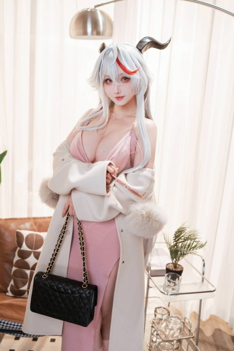 碧蓝航线rioko凉凉子COS:展现居家埃吉尔的慵懒御姐范 碧蓝航线rioko凉凉子COS:展现居家埃吉尔的慵懒御姐范
