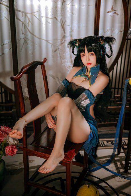 日奈娇大潮COS:演绎碧蓝航线舰娘旗袍下的温柔与撩人 日奈娇大潮COS:演绎碧蓝航线舰娘旗袍下的温柔与撩人