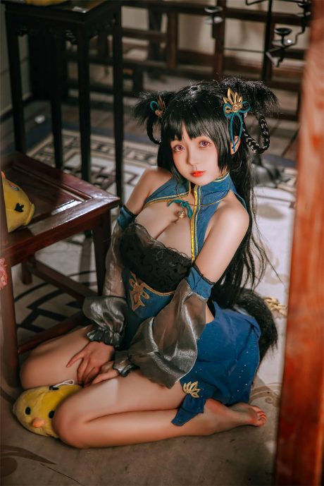 日奈娇大潮COS:演绎碧蓝航线舰娘旗袍下的温柔与撩人 日奈娇大潮COS:演绎碧蓝航线舰娘旗袍下的温柔与撩人