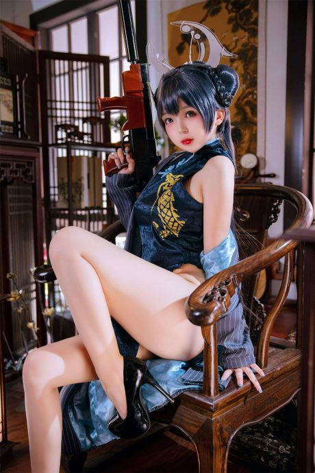 蔚蓝档案日奈娇COS:完美诠释门主大人妃咲的高贵与神秘 蔚蓝档案日奈娇COS:完美诠释门主大人妃咲的高贵与神秘