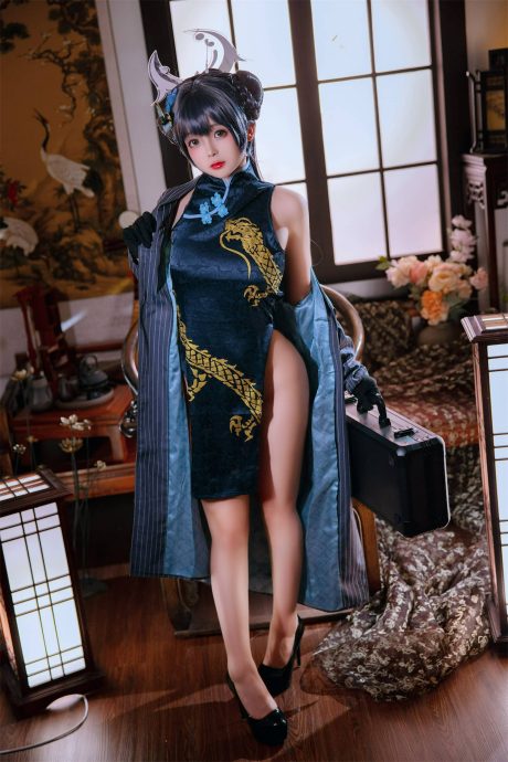 蔚蓝档案日奈娇COS:完美诠释门主大人妃咲的高贵与神秘 蔚蓝档案日奈娇COS:完美诠释门主大人妃咲的高贵与神秘