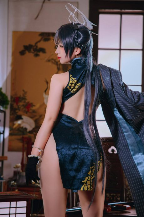 蔚蓝档案日奈娇COS:完美诠释门主大人妃咲的高贵与神秘 蔚蓝档案日奈娇COS:完美诠释门主大人妃咲的高贵与神秘