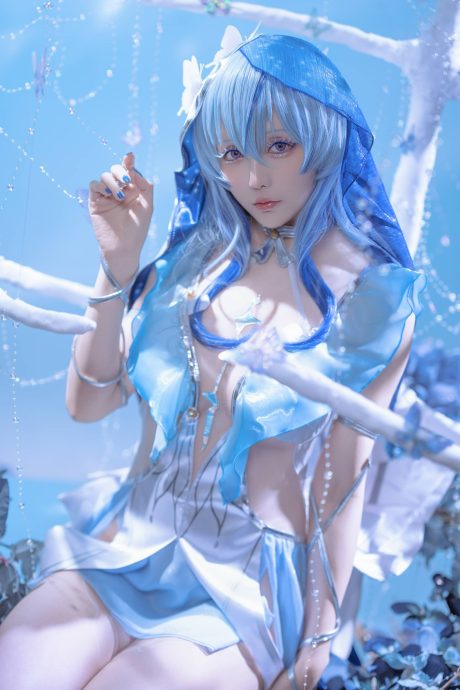 鸣潮星之迟迟COS:演绎守岸人的冰冷神秘与性感柔美 鸣潮星之迟迟COS:演绎守岸人的冰冷神秘与性感柔美