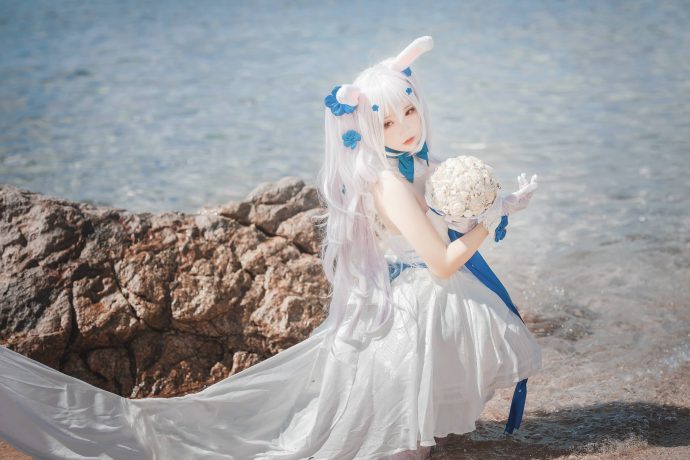 碧蓝航线面饼仙儿COS:展现婚纱版拉菲的唯美和梦幻魅力 碧蓝航线面饼仙儿COS:展现婚纱版拉菲的唯美和梦幻魅力