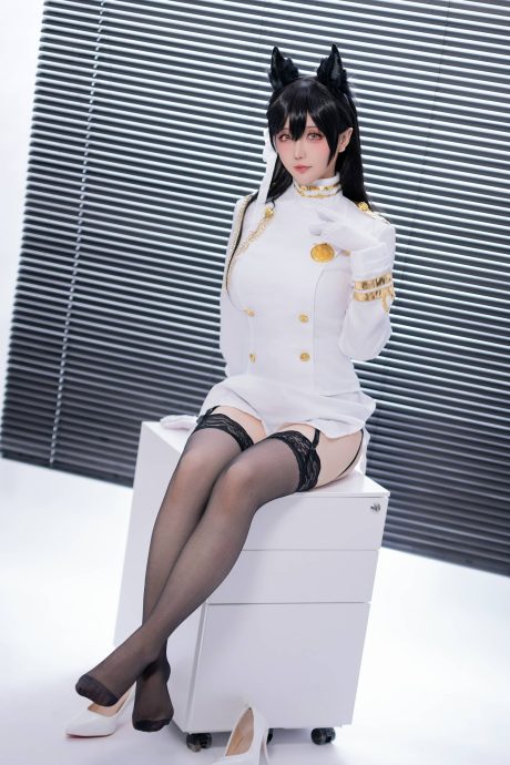 星之迟迟碧蓝航线COS:完美演绎舰娘爱宕的性感与优雅 星之迟迟碧蓝航线COS:完美演绎舰娘爱宕的性感与优雅
