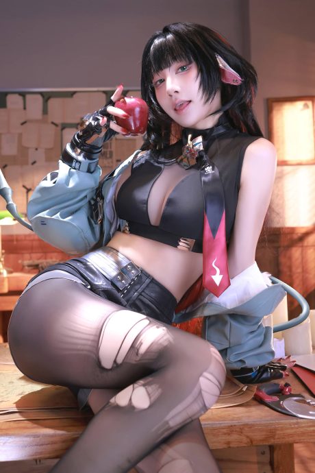 绝区零水淼aquaCOS:展现女王简杜的性感可爱与危险魅惑 绝区零水淼aquaCOS:展现女王简杜的性感可爱与危险魅惑