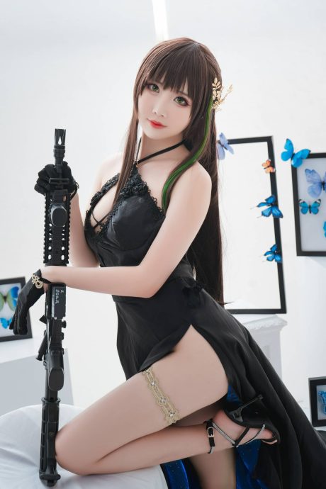少女前线面饼仙儿COS:演绎婚纱版冷艳枪娘M4A1的浪漫时刻 少女前线面饼仙儿COS:演绎婚纱版冷艳枪娘M4A1的浪漫时刻