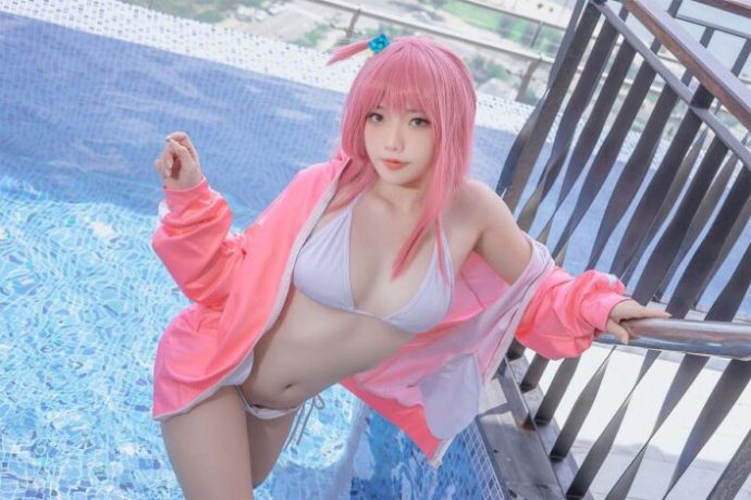 泳装后藤独COS:Messie Huang突破常规带来别样夏日魅力 泳装后藤独COS:Messie Huang突破常规带来别样夏日魅力