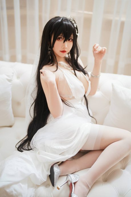 面饼仙儿婚纱大凤COS:演绎碧蓝航线舰娘的纯洁与执着 面饼仙儿婚纱大凤COS:演绎碧蓝航线舰娘的纯洁与执着