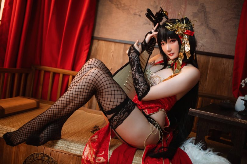 碧蓝航线瓜希酱COS:展现旗袍大凤的性感魅惑,妖而不俗 碧蓝航线瓜希酱COS:展现旗袍大凤的性感魅惑,妖而不俗