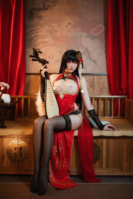 碧蓝航线瓜希酱COS:展现旗袍大凤的性感魅惑,妖而不俗 碧蓝航线瓜希酱COS:展现旗袍大凤的性感魅惑,妖而不俗