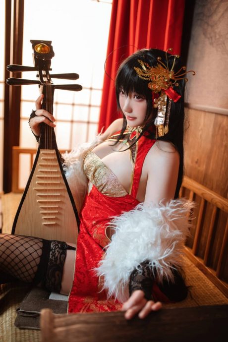 碧蓝航线瓜希酱COS:展现旗袍大凤的性感魅惑,妖而不俗 碧蓝航线瓜希酱COS:展现旗袍大凤的性感魅惑,妖而不俗