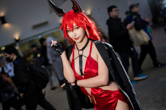 兔兔胜利女神妮姬小红帽COS,火力全开红色魅力引爆FF现场 兔兔胜利女神妮姬小红帽COS,火力全开红色魅力引爆FF现场