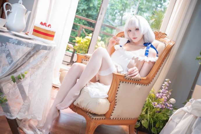 瓜希酱女仆光辉COS:完美演绎碧蓝航线舰娘的性感与优雅 瓜希酱女仆光辉COS:完美演绎碧蓝航线舰娘的性感与优雅