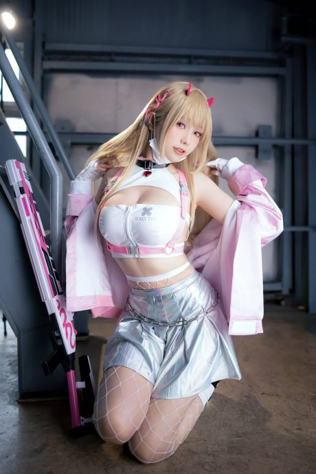ElyEE子胜利女神COS:展现妮姬毒蛇的军师智慧与致命魅力 ElyEE子胜利女神COS:展现妮姬毒蛇的军师智慧与致命魅力