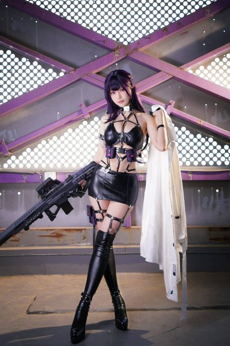 胜利女神ElyEE子COS：展现甜心疯子米哈拉的杀意与诱惑-cos图咖