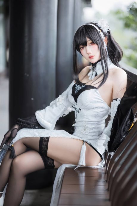 碧蓝航线瓜希酱COS:展现旗袍镇海谋略型御姐的沉稳魅力 碧蓝航线瓜希酱COS:展现旗袍镇海谋略型御姐的沉稳魅力