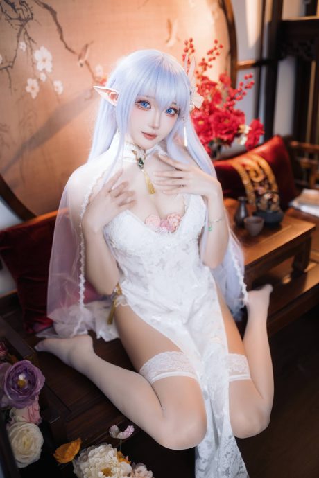优雅与性感的交织:瓜希酱cos旗袍版阿尔比恩的女神气质 优雅与性感的交织:瓜希酱cos旗袍版阿尔比恩的女神气质