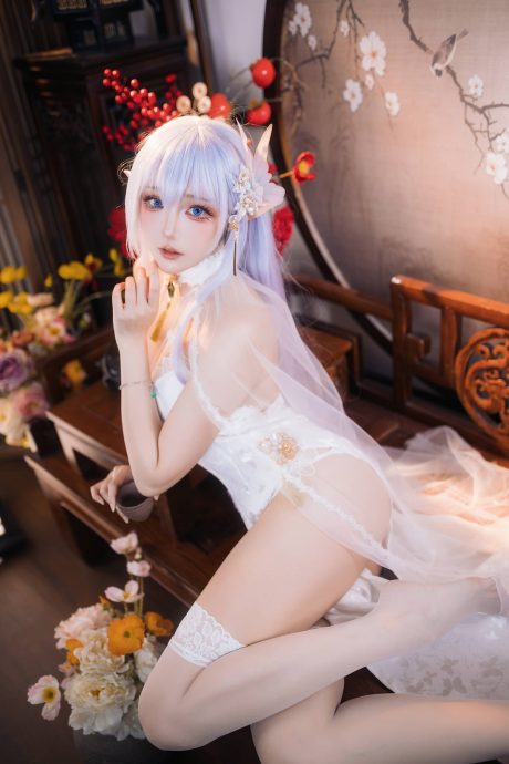 优雅与性感的交织:瓜希酱cos旗袍版阿尔比恩的女神气质 优雅与性感的交织:瓜希酱cos旗袍版阿尔比恩的女神气质