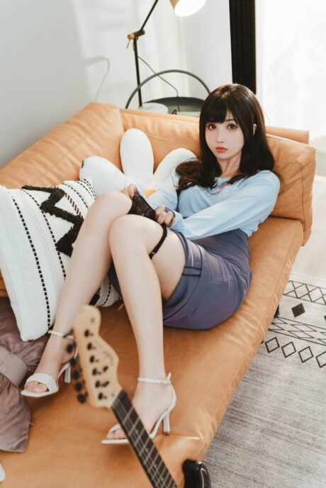 吉他妹妹COS再升级,rioko凉凉子弹奏出清新与性感的和弦 吉他妹妹COS再升级,rioko凉凉子弹奏出清新与性感的和弦