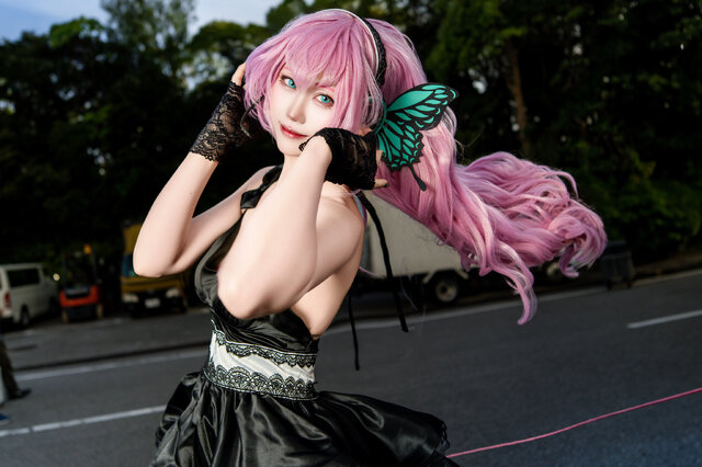 神説kamise巡音流歌COS:再现虚拟偶像的优雅与性感魅力 神説kamise巡音流歌COS:再现虚拟偶像的优雅与性感魅力