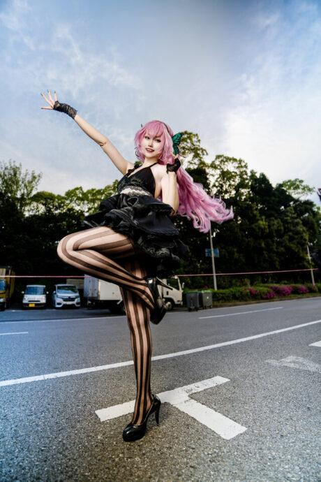 神説kamise巡音流歌COS:再现虚拟偶像的优雅与性感魅力 神説kamise巡音流歌COS:再现虚拟偶像的优雅与性感魅力