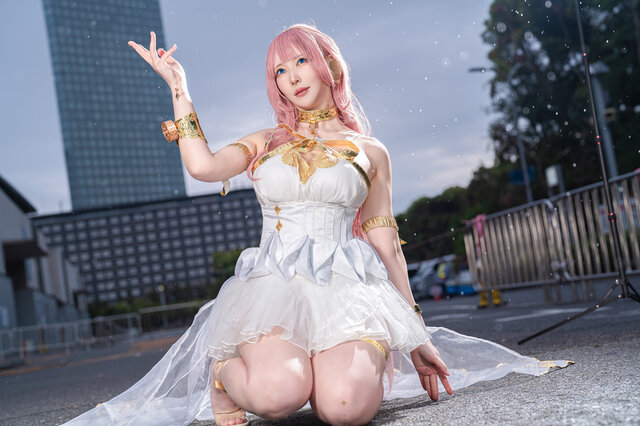 梦幻邂逅:持岡きく巡音流歌cos,白裙虚拟歌姬魅力再现 梦幻邂逅:持岡きく巡音流歌cos,白裙虚拟歌姬魅力再现