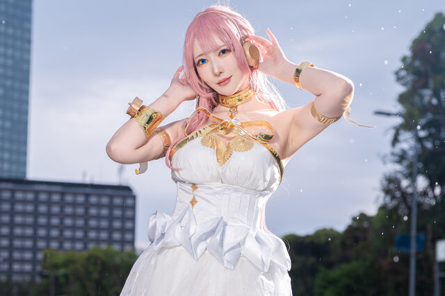 梦幻邂逅:持岡きく巡音流歌cos,白裙虚拟歌姬魅力再现 梦幻邂逅:持岡きく巡音流歌cos,白裙虚拟歌姬魅力再现