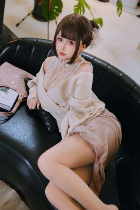 日奈娇原创COS:演绎下属的太太的细腻气质与都市情感 日奈娇原创COS:演绎下属的太太的细腻气质与都市情感