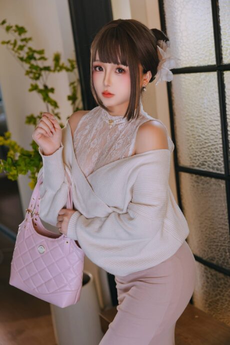 日奈娇原创COS:演绎下属的太太的细腻气质与都市情感 日奈娇原创COS:演绎下属的太太的细腻气质与都市情感