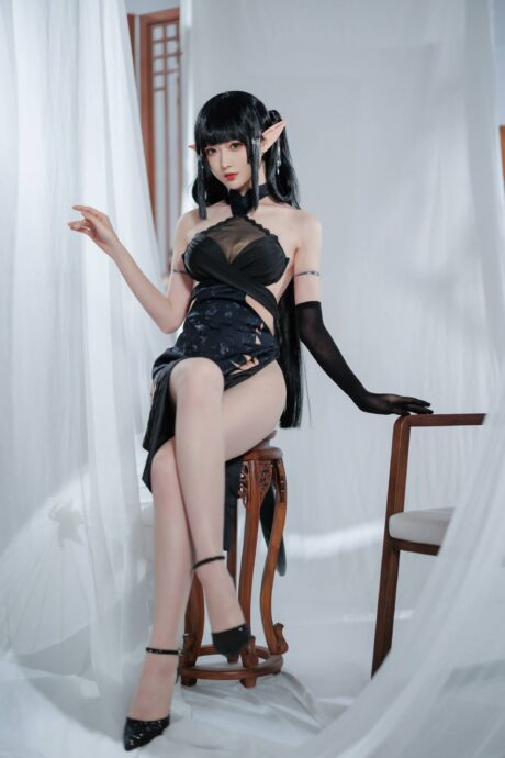 小南宫旗袍版森蚺COS:演绎明日方舟蛇女神的性感与霸气 小南宫旗袍版森蚺COS:演绎明日方舟蛇女神的性感与霸气