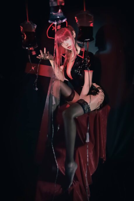 ElyEE子玛奇玛COS:演绎黑护士装支配恶魔的暴击级性感 ElyEE子玛奇玛COS:演绎黑护士装支配恶魔的暴击级性感