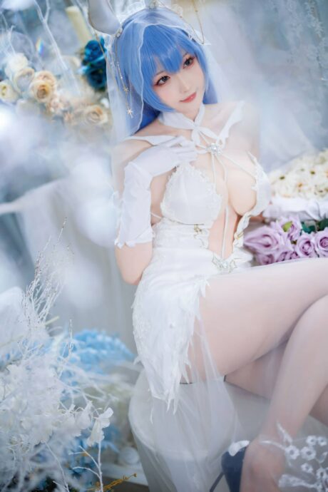碧蓝航线小南宫COS:诠释花嫁版花园的性感甜美与霸气 碧蓝航线小南宫COS:诠释花嫁版花园的性感甜美与霸气