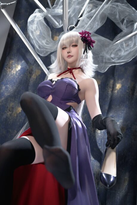 FGO星之迟迟COS:再现黑贞德圣女的致命诱惑与灵魂交响 FGO星之迟迟COS:再现黑贞德圣女的致命诱惑与灵魂交响